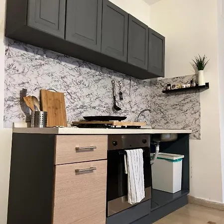 Rue Ragusa #1a Howme